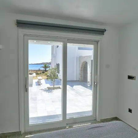 View 4 Parikia (Paros)